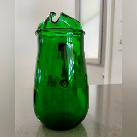 Vintage mid century Emerald Green 8" Glass Pitcher - Picture 8 of 8